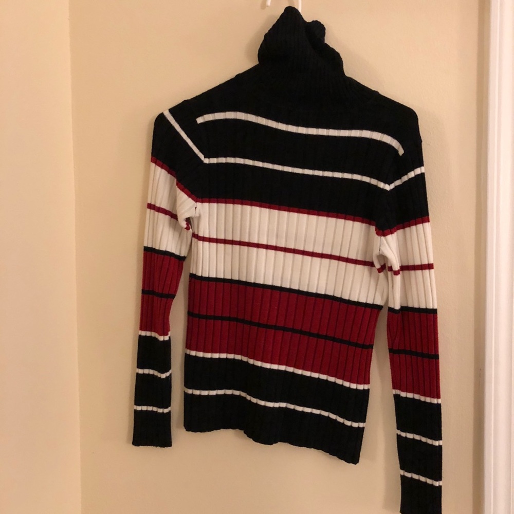 Turtle neck black/red/white sweater